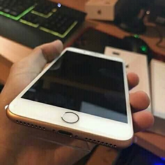 iPhone 7 Plus - Picture 2 of 6